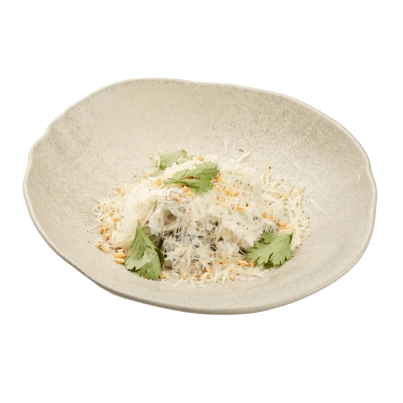 Салат с грибами, цыпленком и копченым каймаком
